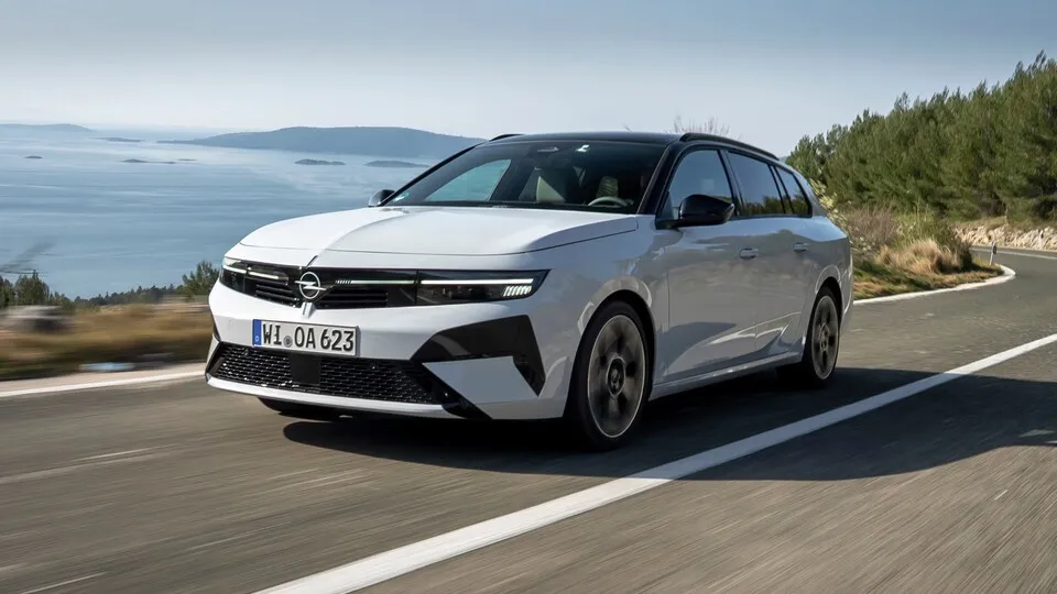 Die inzwischen zwölfte Generation des Opel Astra wird noch immer vollständig in Rüsselsheim produziert.